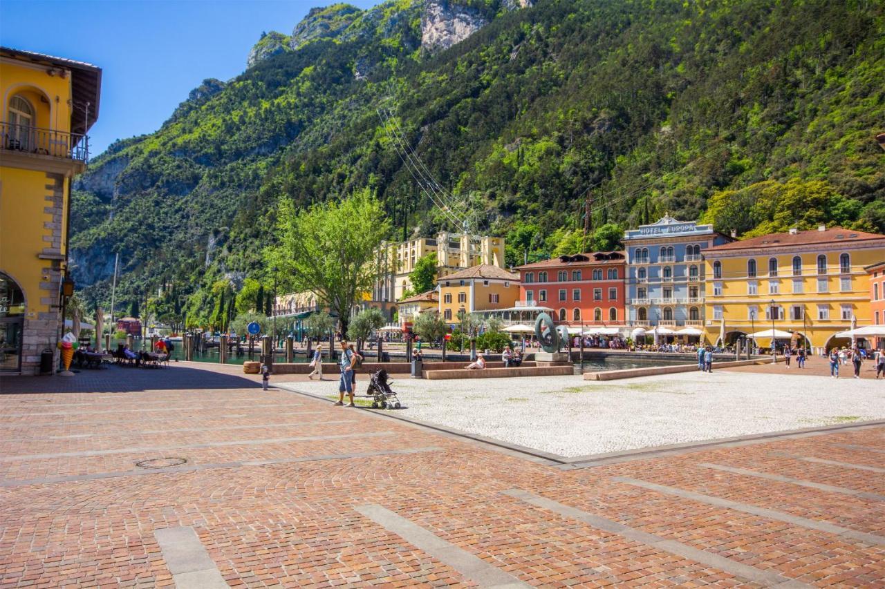 Appartamento Casa Anna Riva del Garda Esterno foto